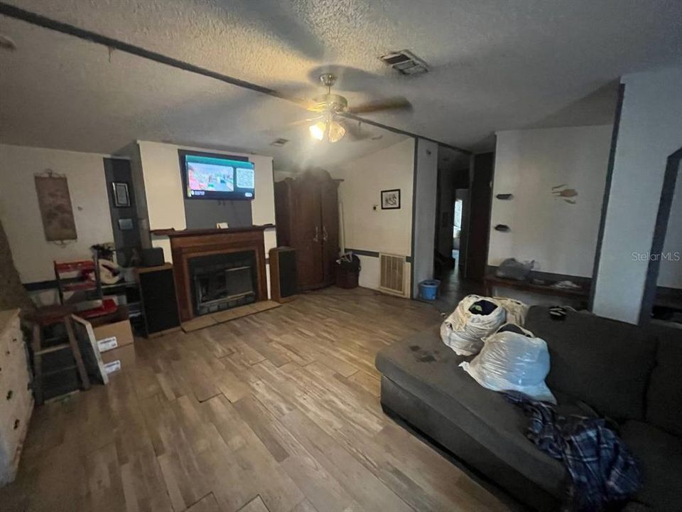For Sale: $130,000 (4 beds, 2 baths, 1508 Square Feet)