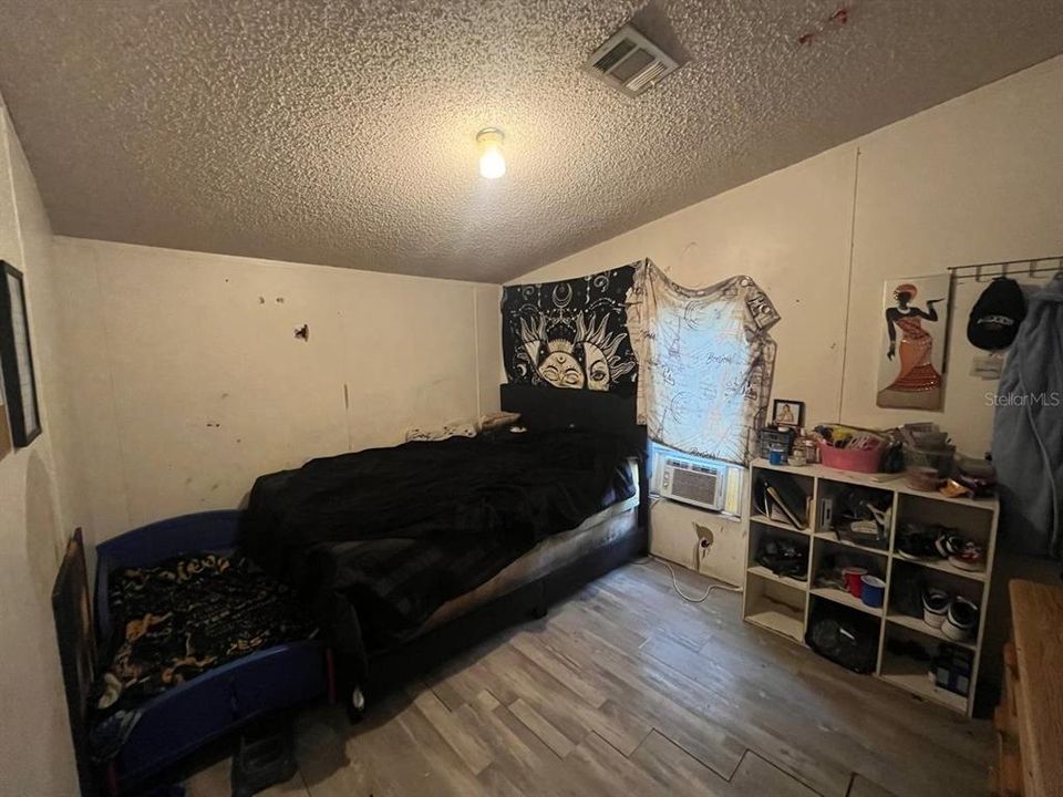 For Sale: $130,000 (4 beds, 2 baths, 1508 Square Feet)