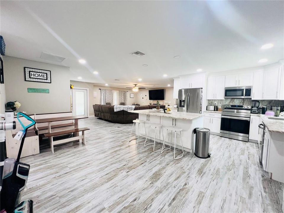 For Sale: $424,999 (4 beds, 2 baths, 2511 Square Feet)