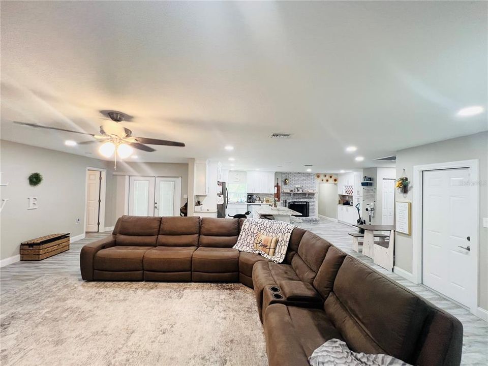 For Sale: $424,999 (4 beds, 2 baths, 2511 Square Feet)