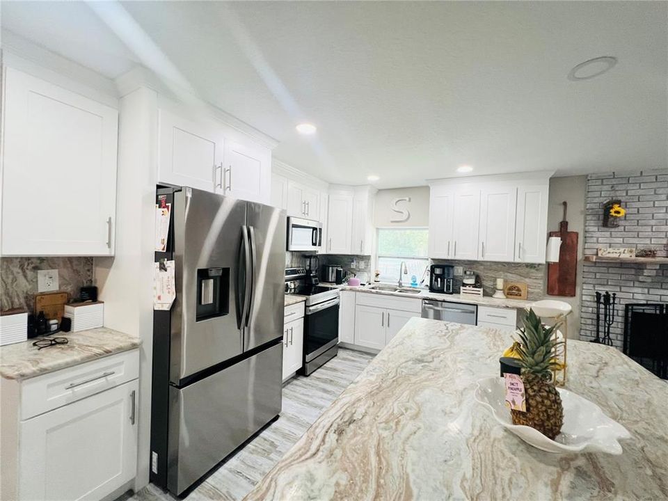 For Sale: $424,999 (4 beds, 2 baths, 2511 Square Feet)
