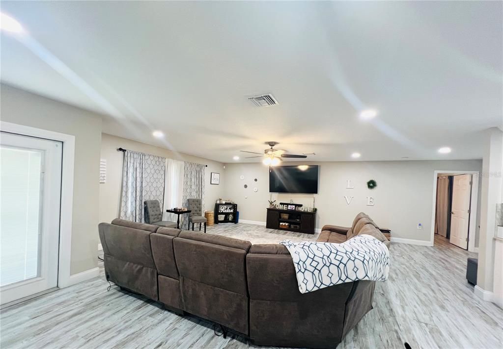 For Sale: $424,999 (4 beds, 2 baths, 2511 Square Feet)