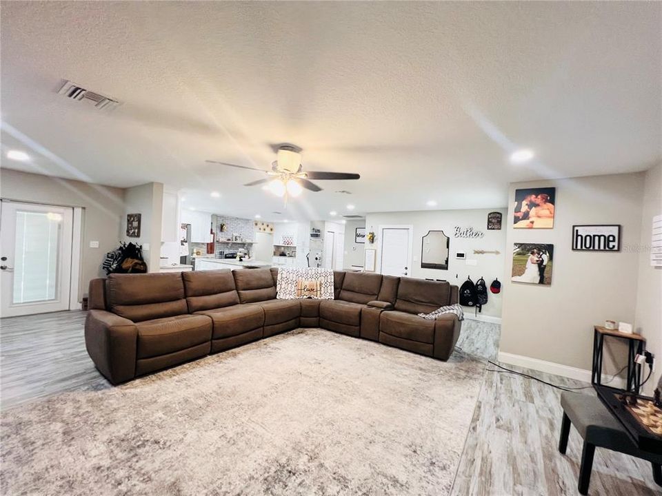 For Sale: $424,999 (4 beds, 2 baths, 2511 Square Feet)