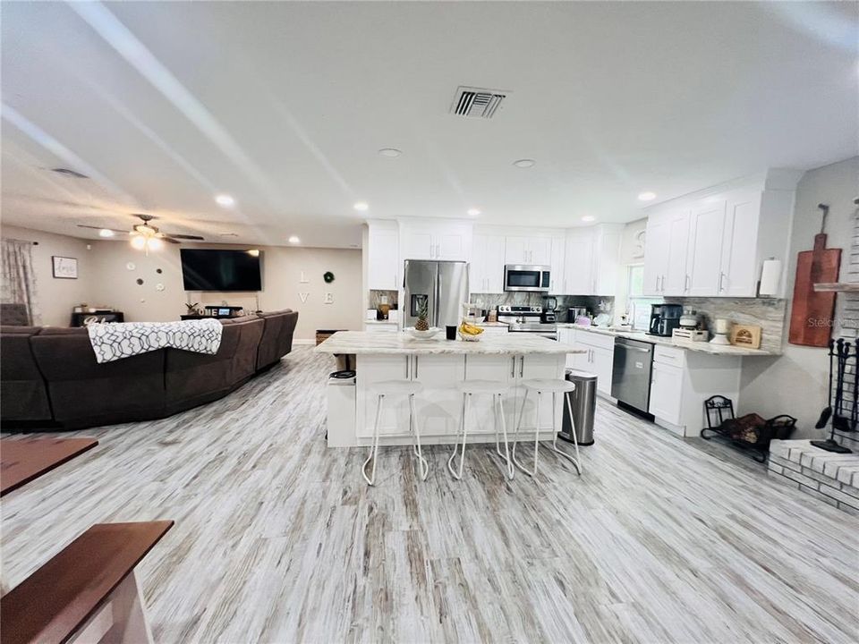 For Sale: $424,999 (4 beds, 2 baths, 2511 Square Feet)