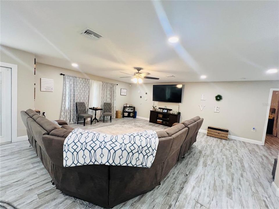 For Sale: $424,999 (4 beds, 2 baths, 2511 Square Feet)