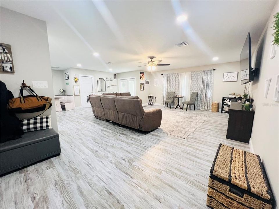 For Sale: $424,999 (4 beds, 2 baths, 2511 Square Feet)