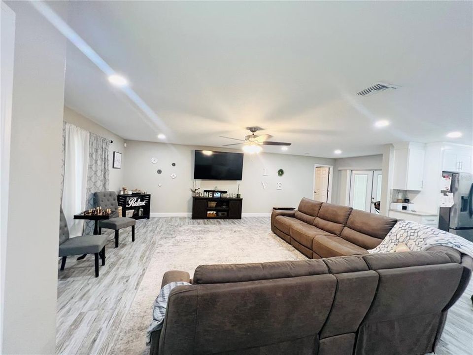 For Sale: $424,999 (4 beds, 2 baths, 2511 Square Feet)