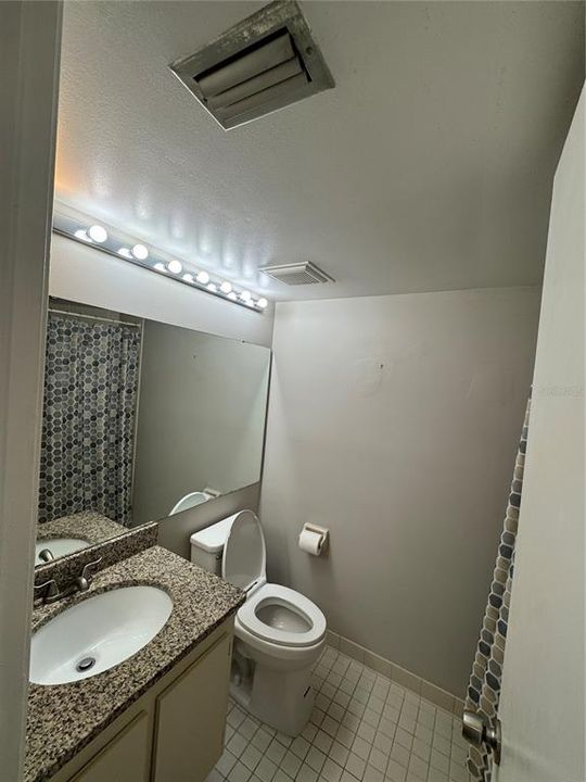 For Rent: $1,600 (2 beds, 2 baths, 820 Square Feet)