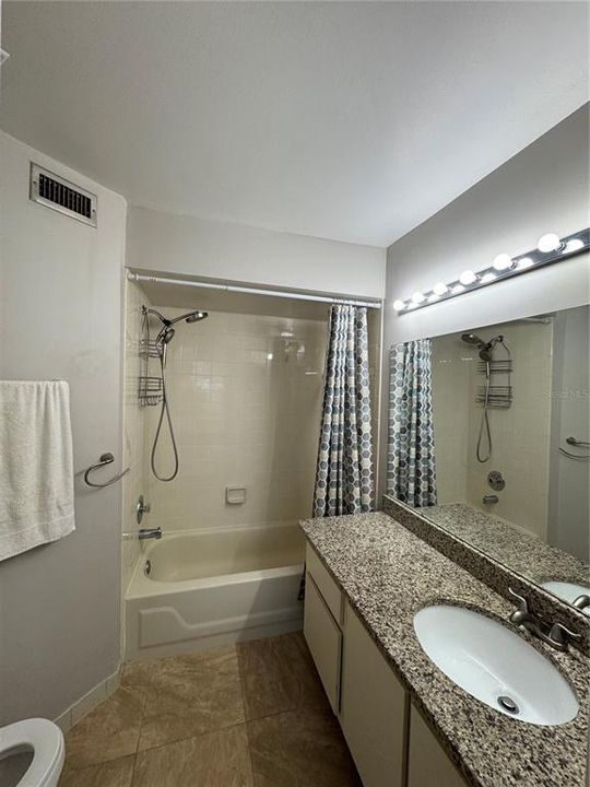 For Rent: $1,600 (2 beds, 2 baths, 820 Square Feet)