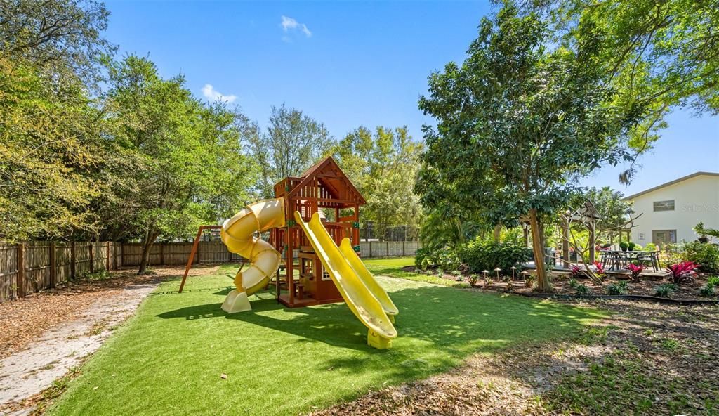 For Sale: $1,550,000 (6 beds, 3 baths, 2506 Square Feet)