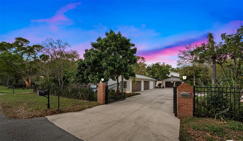For Sale: $1,550,000 (6 beds, 3 baths, 2506 Square Feet)