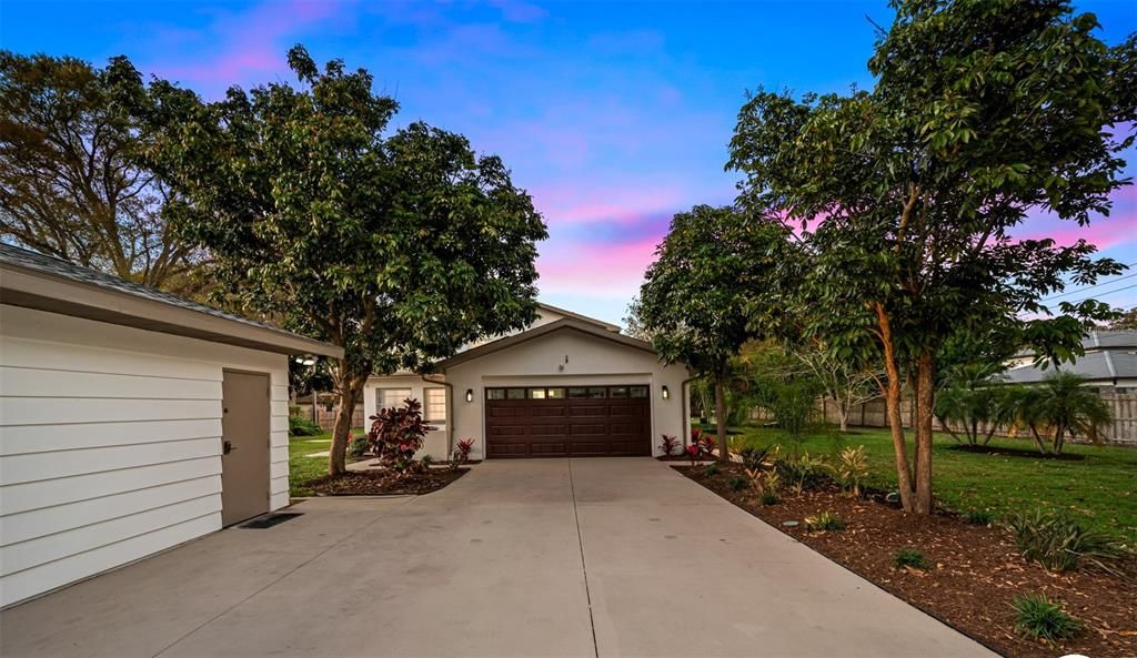 For Sale: $1,550,000 (6 beds, 3 baths, 2506 Square Feet)