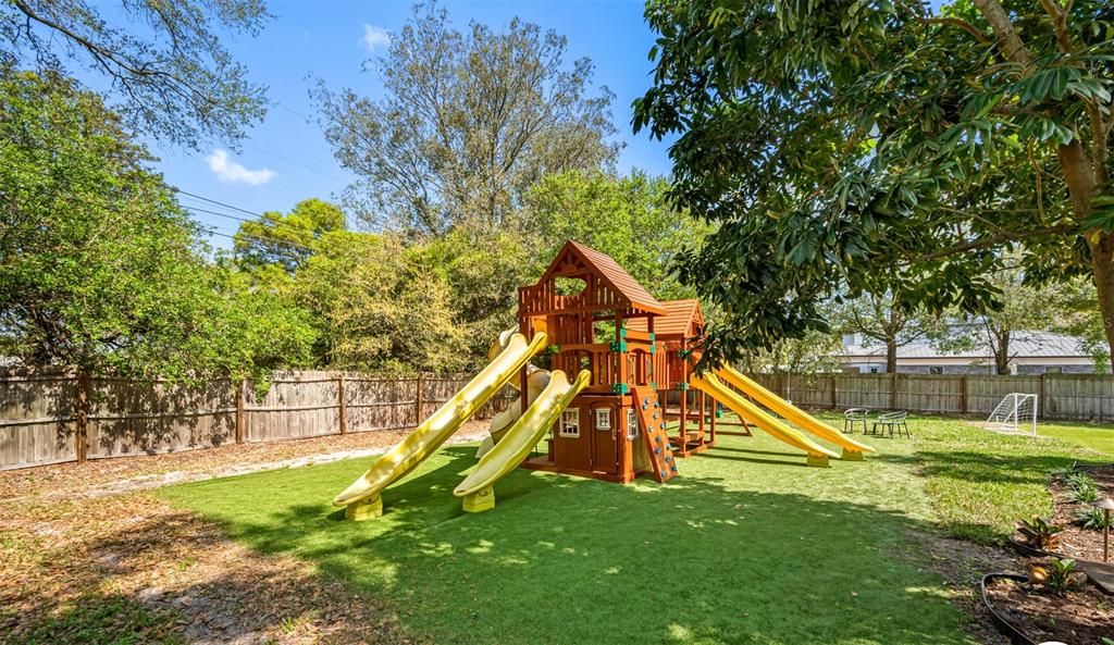 For Sale: $1,550,000 (6 beds, 3 baths, 2506 Square Feet)