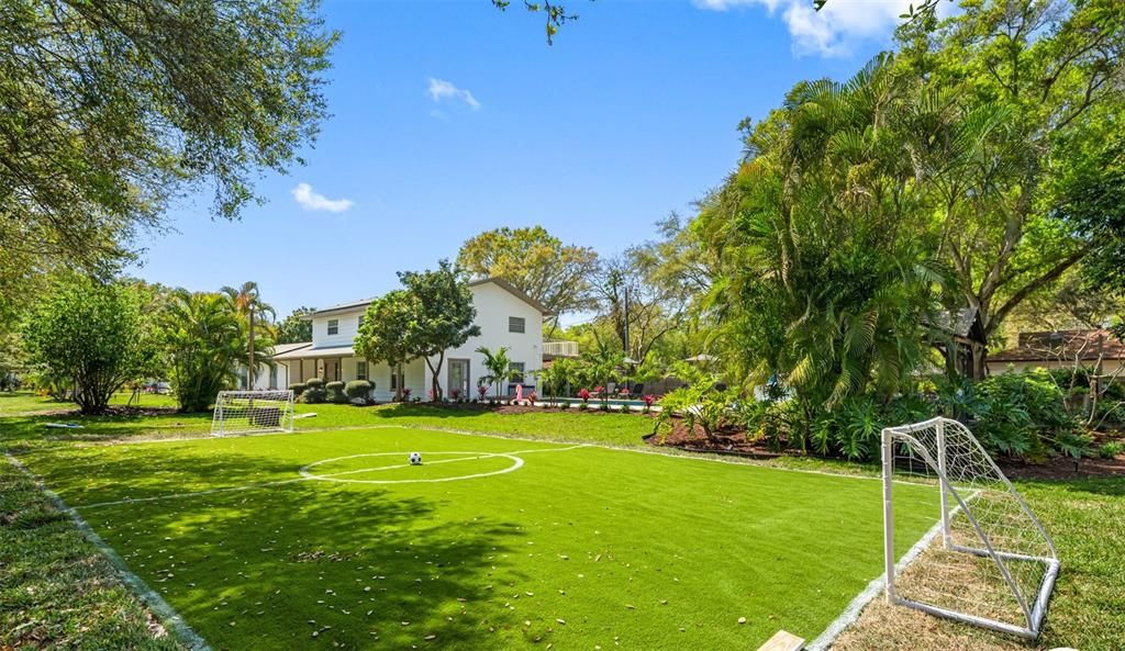 For Sale: $1,550,000 (6 beds, 3 baths, 2506 Square Feet)
