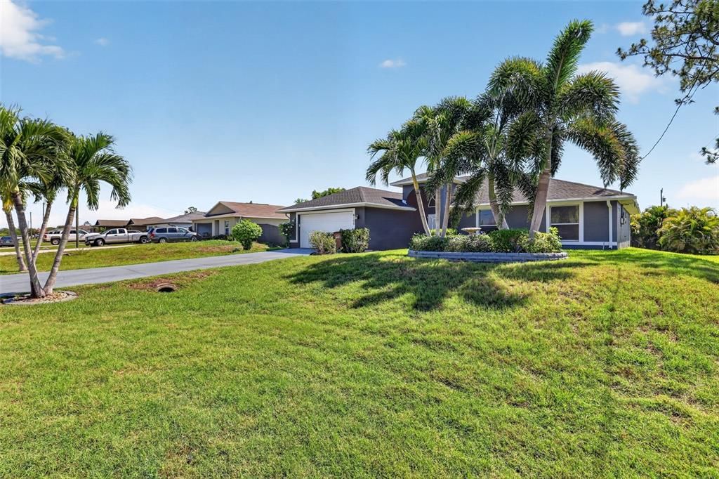 For Sale: $344,900 (3 beds, 2 baths, 1899 Square Feet)