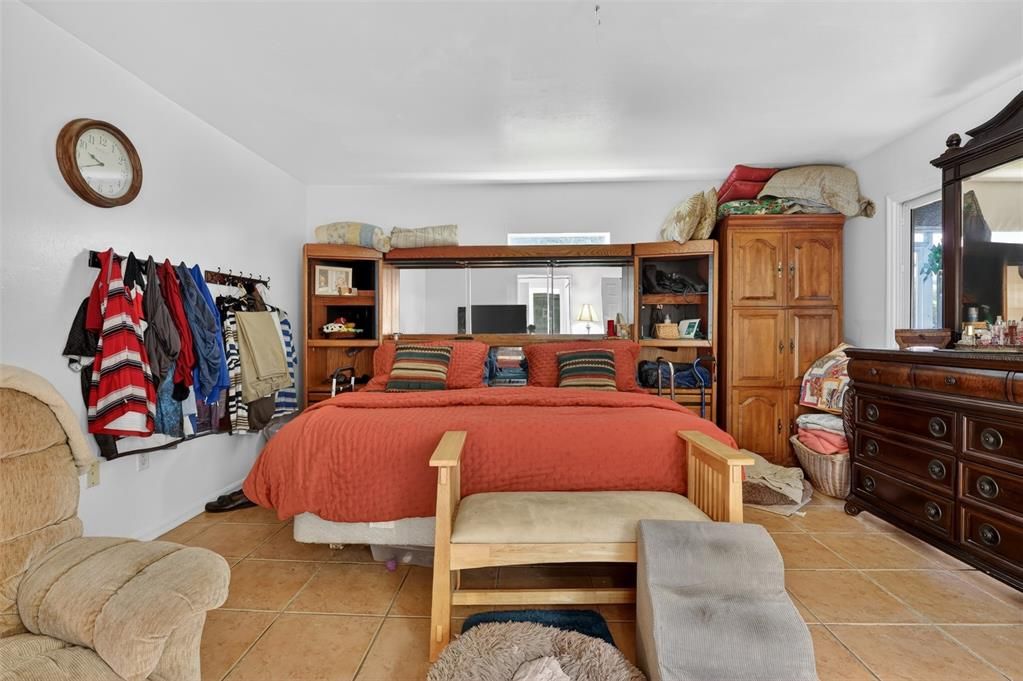 For Sale: $344,900 (3 beds, 2 baths, 1899 Square Feet)