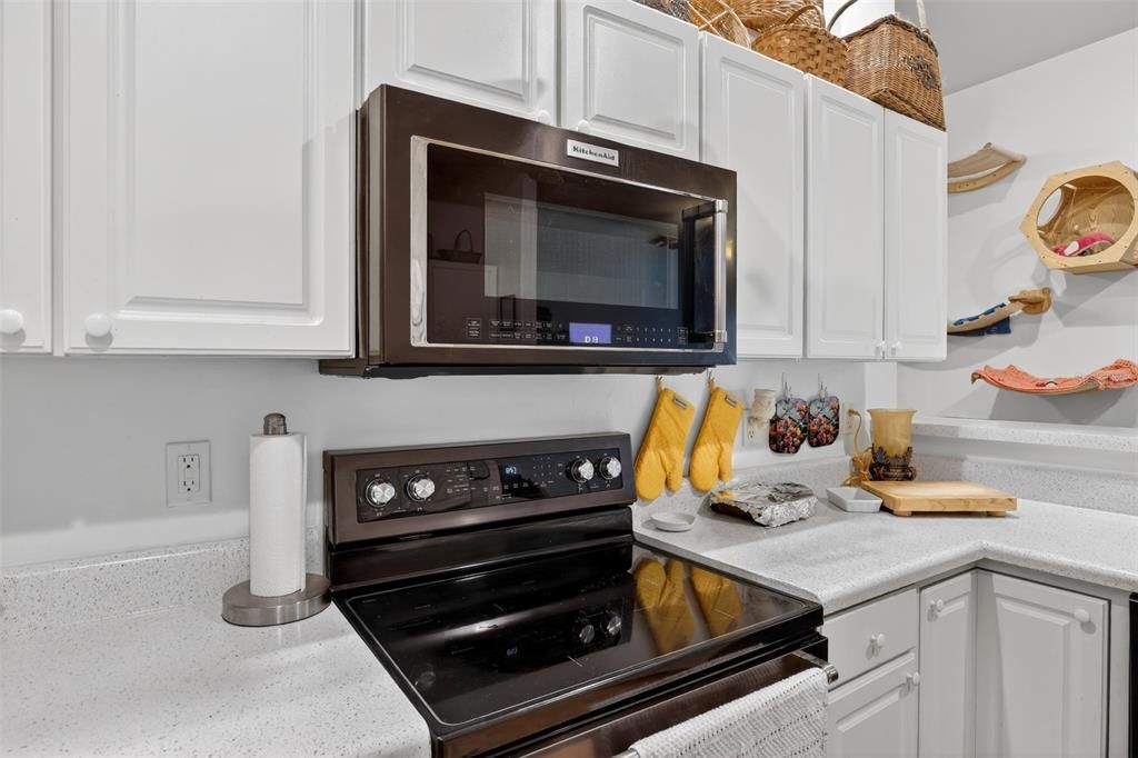 For Sale: $344,900 (3 beds, 2 baths, 1899 Square Feet)