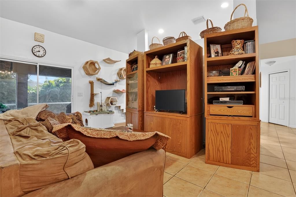 For Sale: $344,900 (3 beds, 2 baths, 1899 Square Feet)