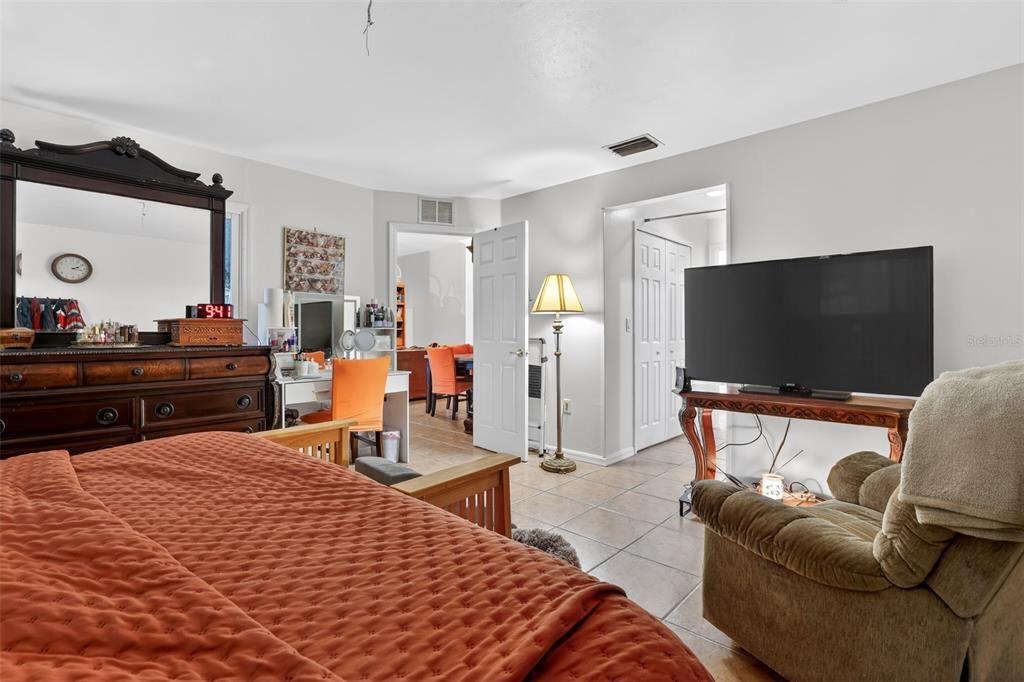 For Sale: $344,900 (3 beds, 2 baths, 1899 Square Feet)