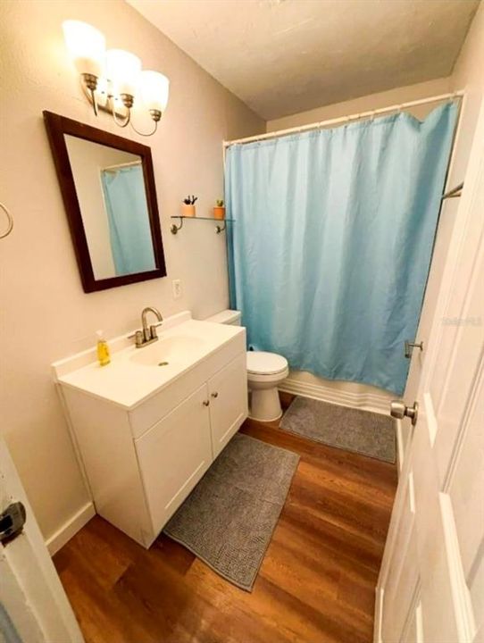 For Rent: $1,999 (3 beds, 1 baths, 884 Square Feet)