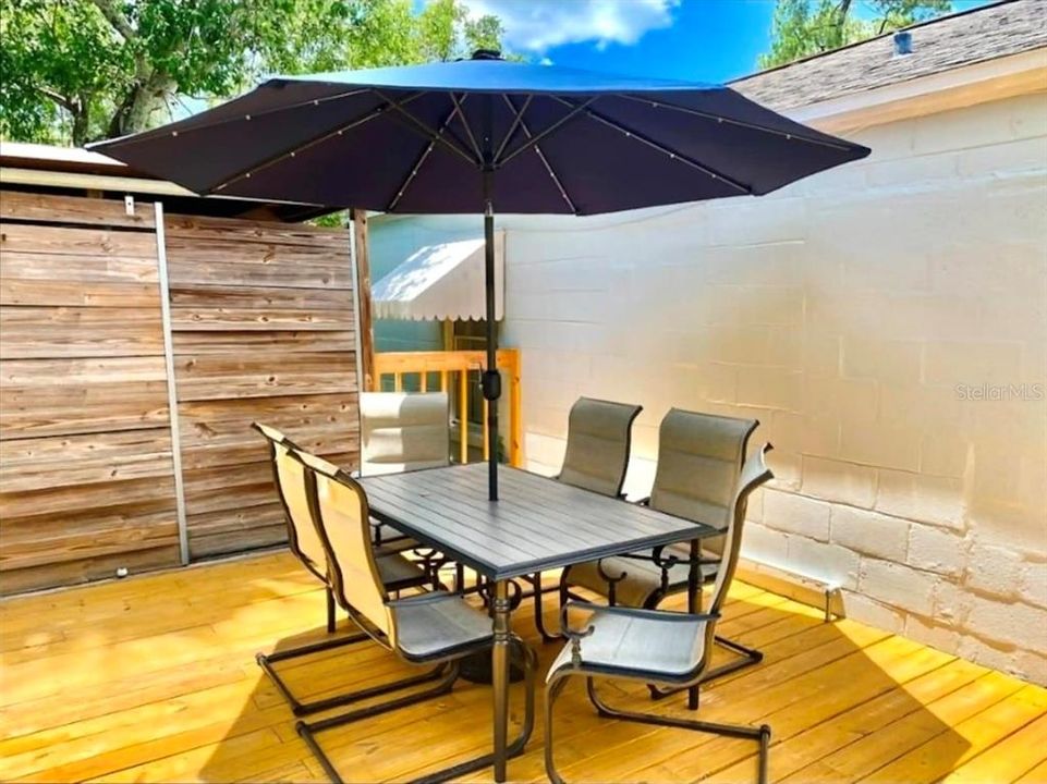 For Rent: $1,999 (3 beds, 1 baths, 884 Square Feet)