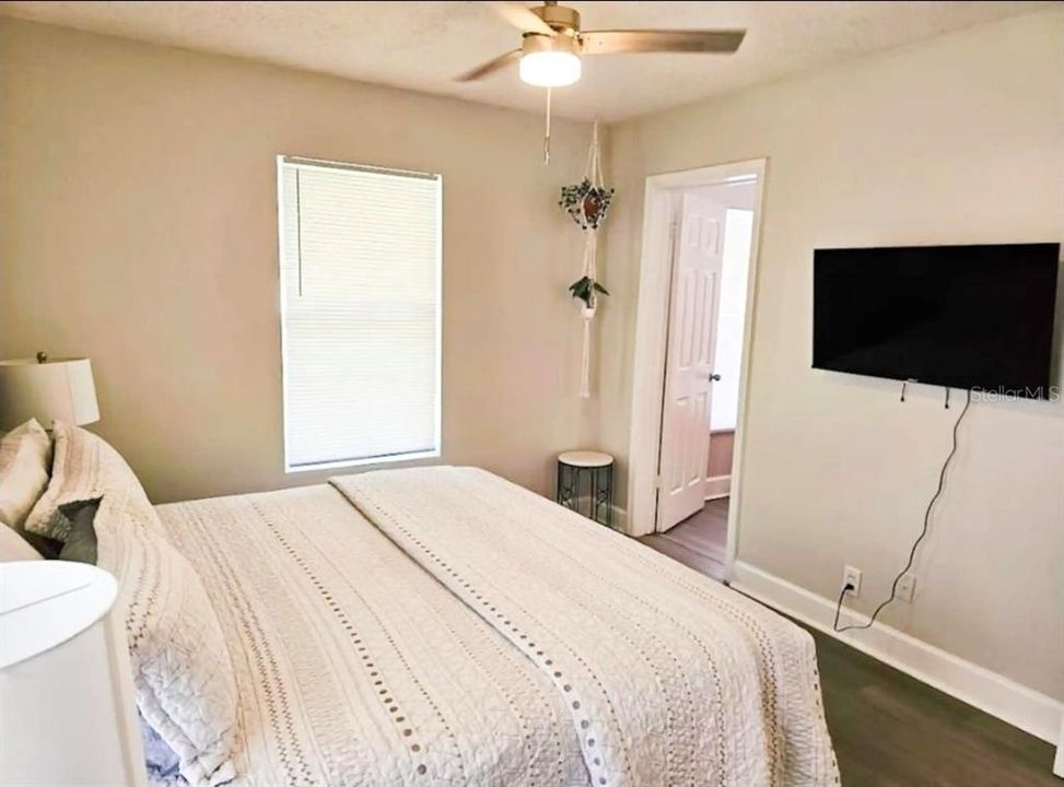 For Rent: $1,999 (3 beds, 1 baths, 884 Square Feet)