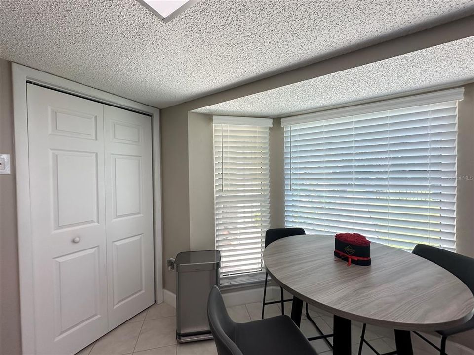 For Sale: $305,000 (3 beds, 2 baths, 1346 Square Feet)