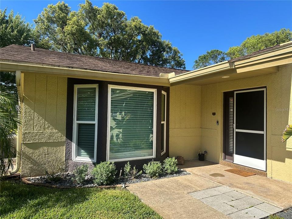 For Sale: $305,000 (3 beds, 2 baths, 1346 Square Feet)