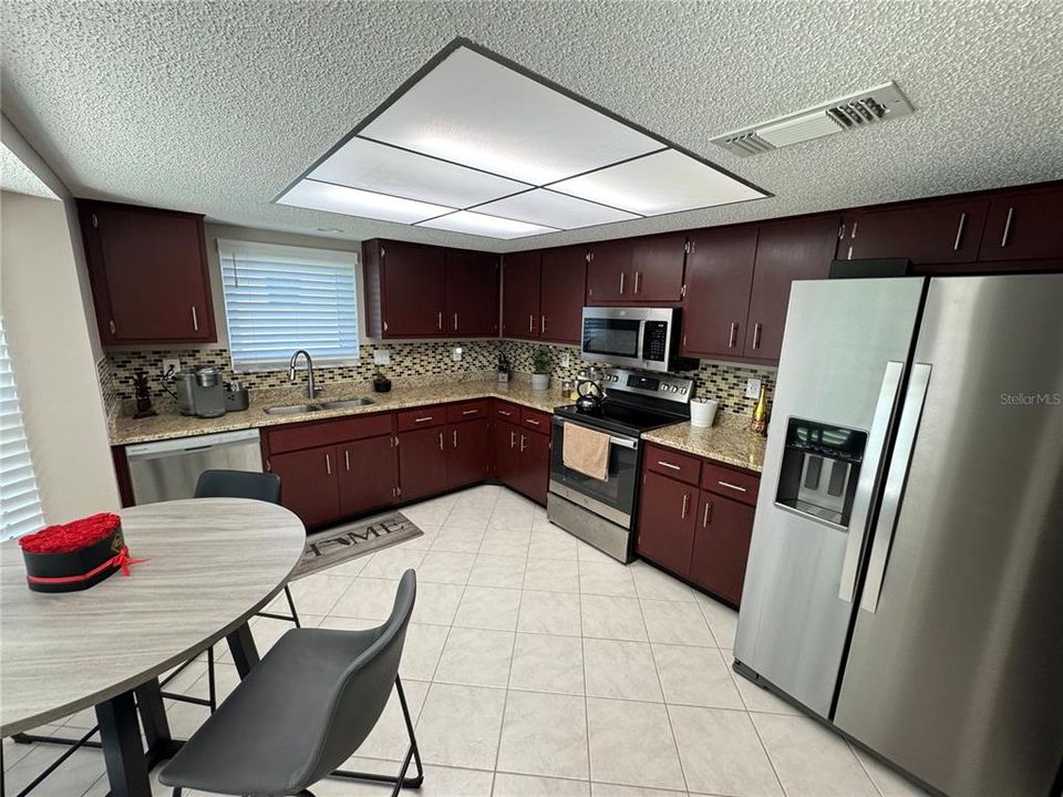 For Sale: $305,000 (3 beds, 2 baths, 1346 Square Feet)