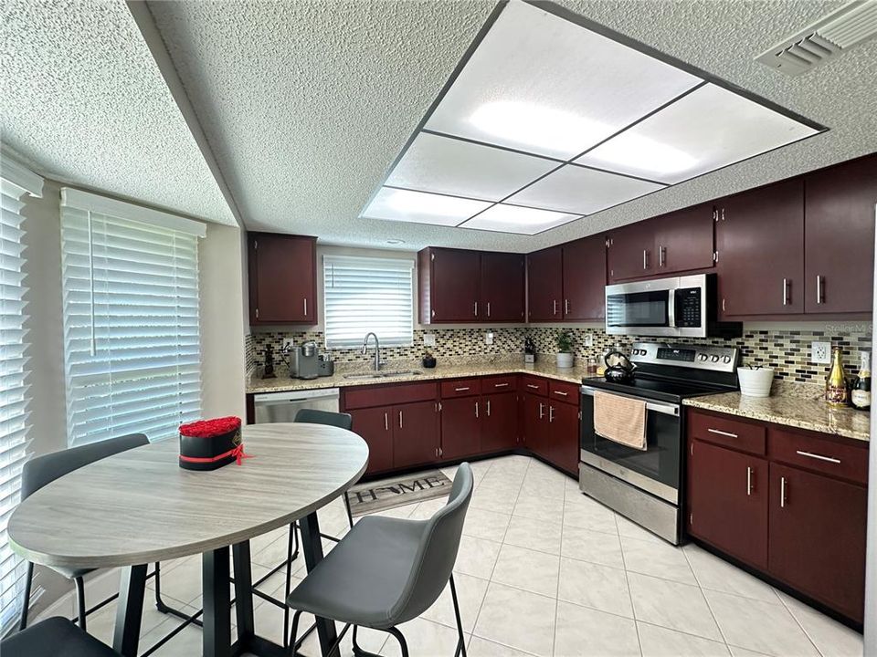For Sale: $305,000 (3 beds, 2 baths, 1346 Square Feet)