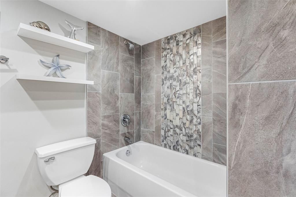 For Sale: $500,000 (1 beds, 1 baths, 1060 Square Feet)