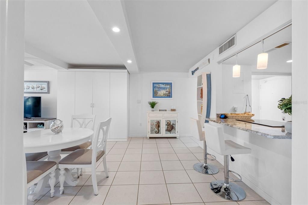 For Sale: $500,000 (1 beds, 1 baths, 1060 Square Feet)
