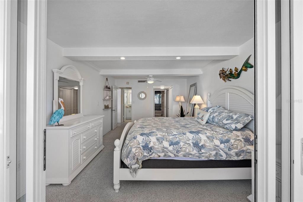 For Sale: $500,000 (1 beds, 1 baths, 1060 Square Feet)