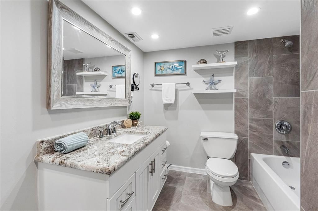 For Sale: $500,000 (1 beds, 1 baths, 1060 Square Feet)