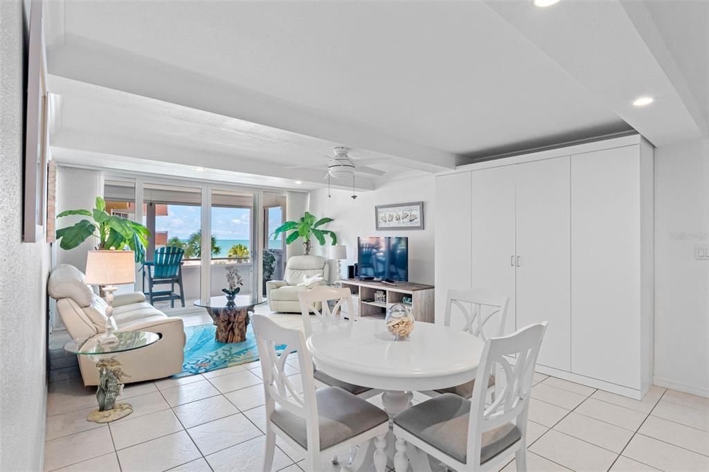 For Sale: $500,000 (1 beds, 1 baths, 1060 Square Feet)