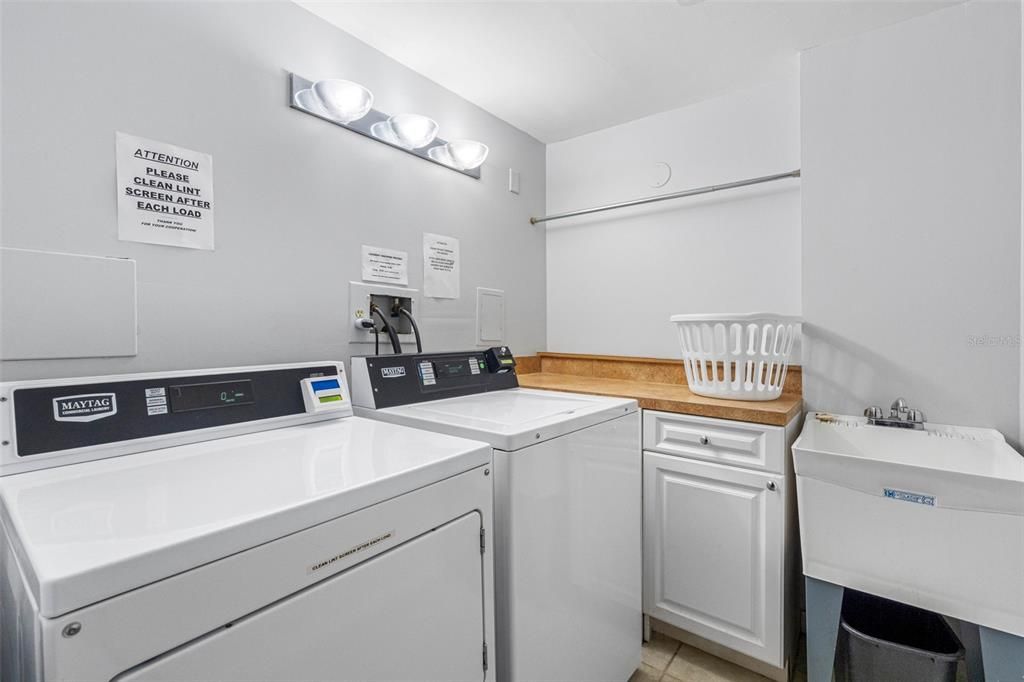 For Sale: $500,000 (1 beds, 1 baths, 1060 Square Feet)