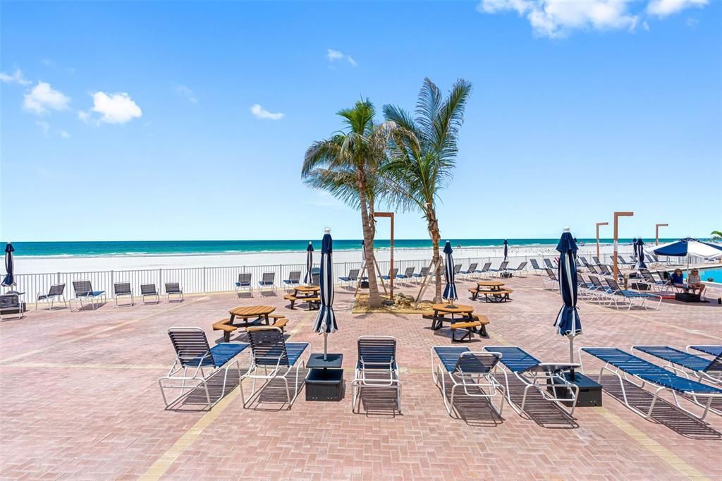 For Sale: $500,000 (1 beds, 1 baths, 1060 Square Feet)