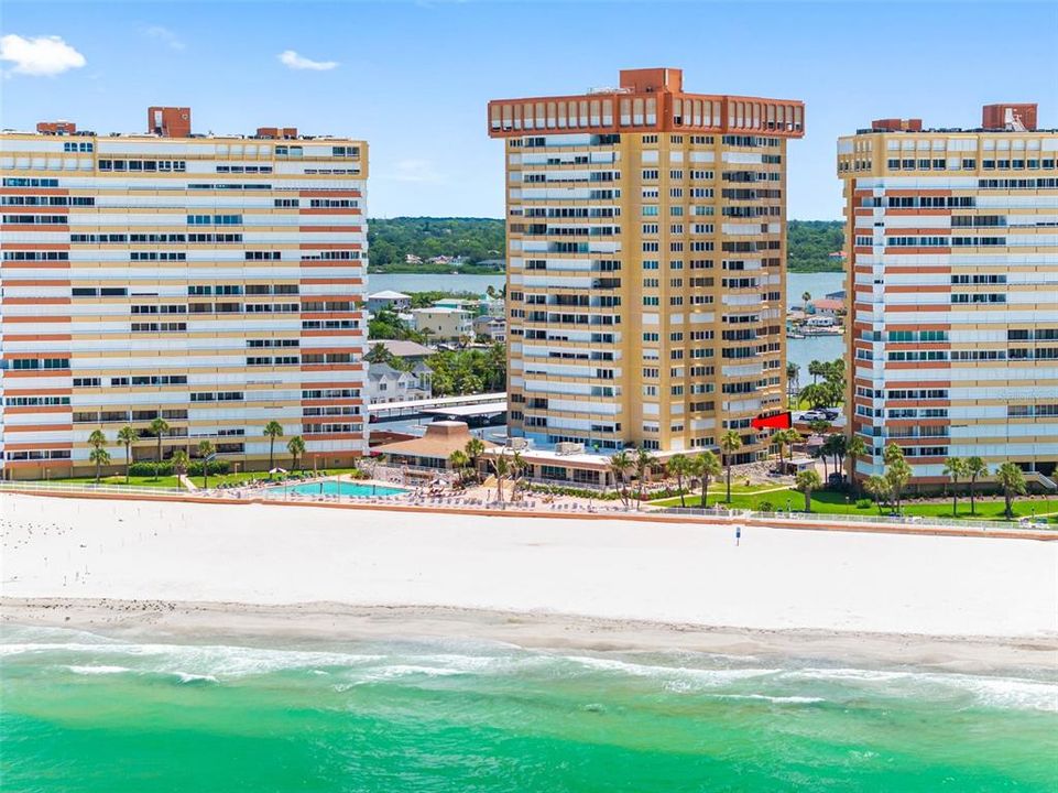 For Sale: $500,000 (1 beds, 1 baths, 1060 Square Feet)