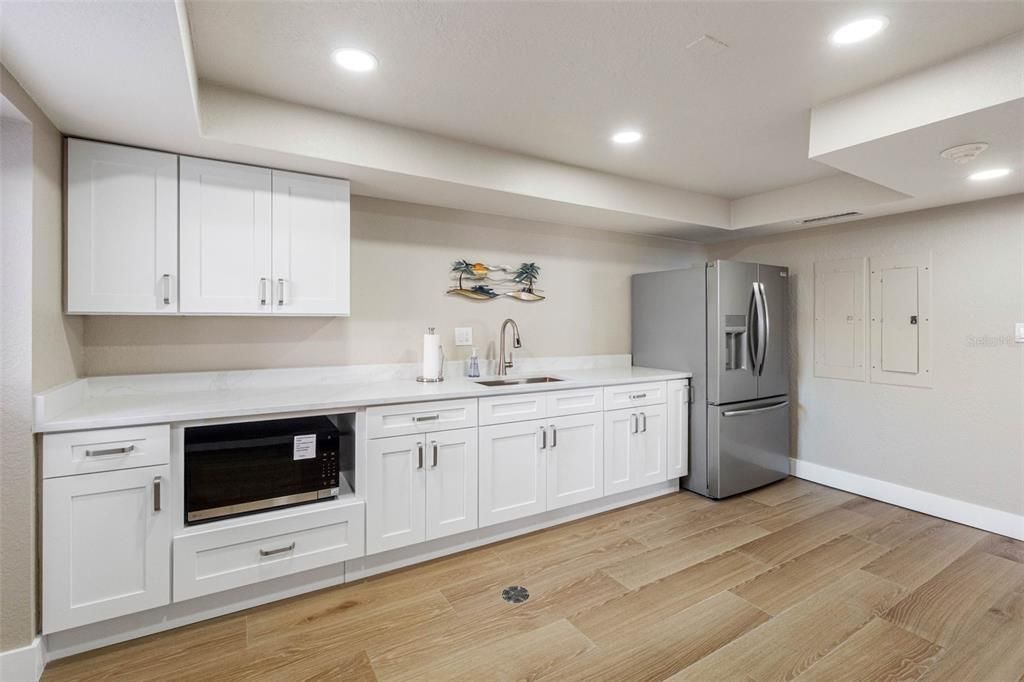 For Sale: $500,000 (1 beds, 1 baths, 1060 Square Feet)