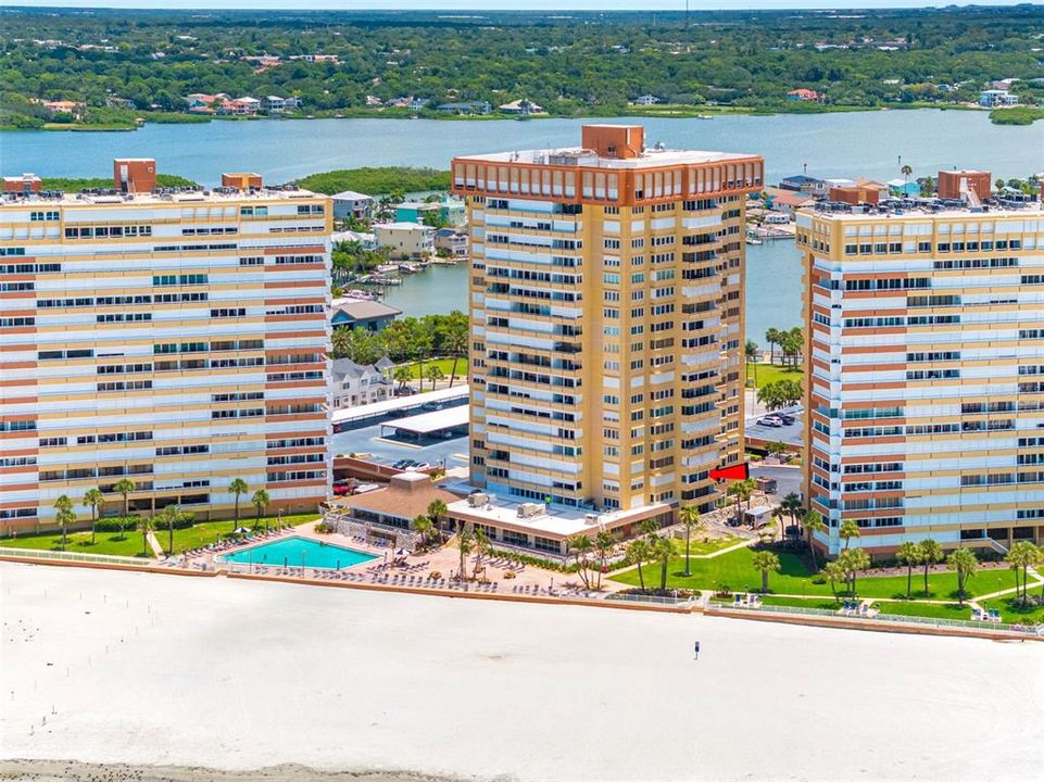 For Sale: $500,000 (1 beds, 1 baths, 1060 Square Feet)