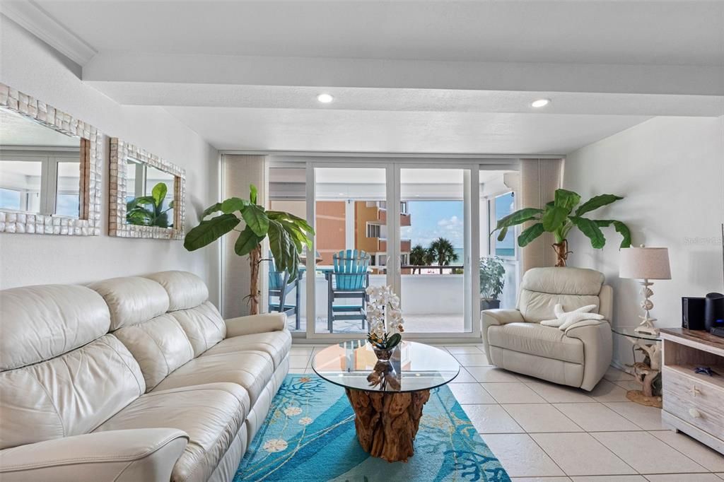 For Sale: $500,000 (1 beds, 1 baths, 1060 Square Feet)