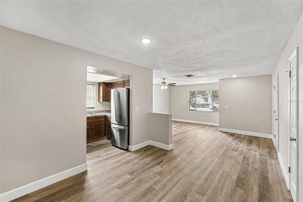 На продажу: $339,900 (3 спален, 1 ванн, 1366 Квадратных фут)