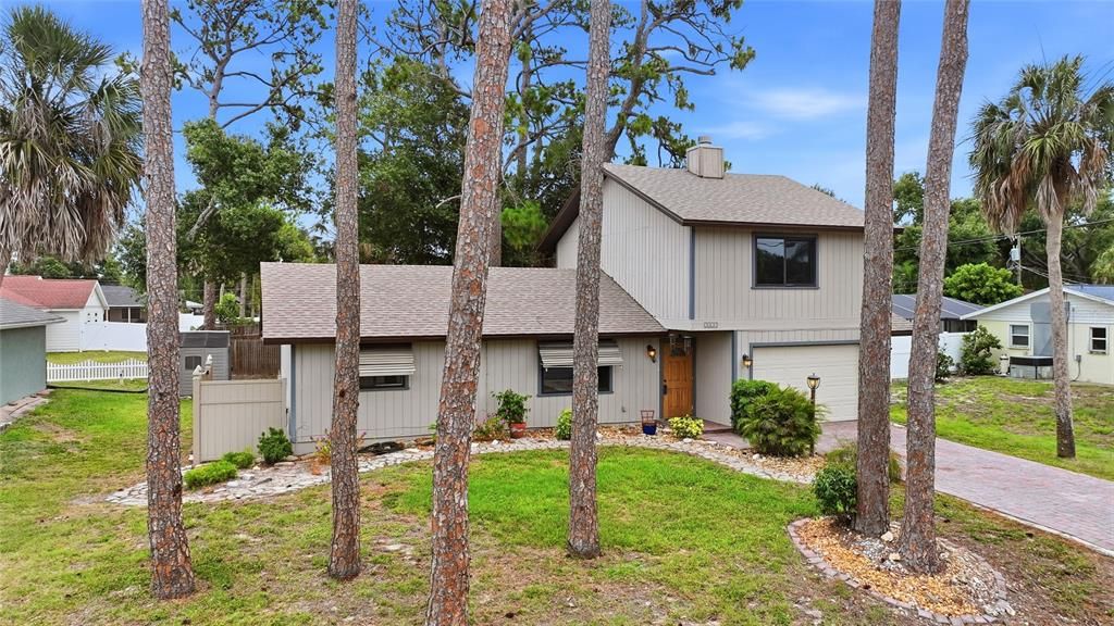 For Sale: $349,900 (2 beds, 2 baths, 1484 Square Feet)