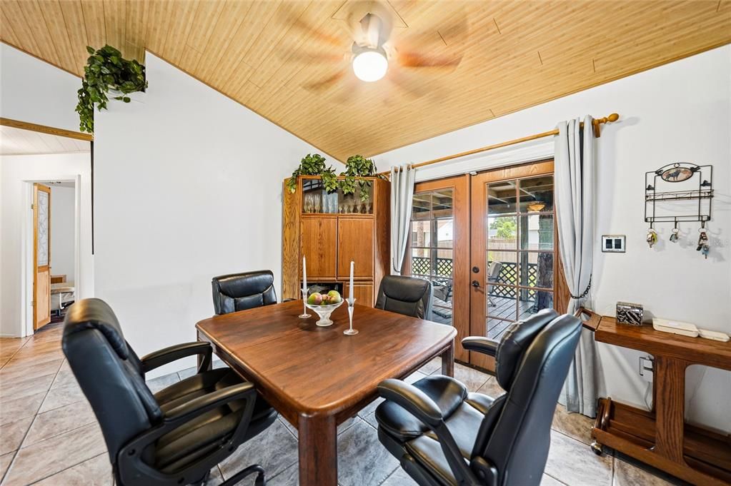 For Sale: $349,900 (2 beds, 2 baths, 1484 Square Feet)