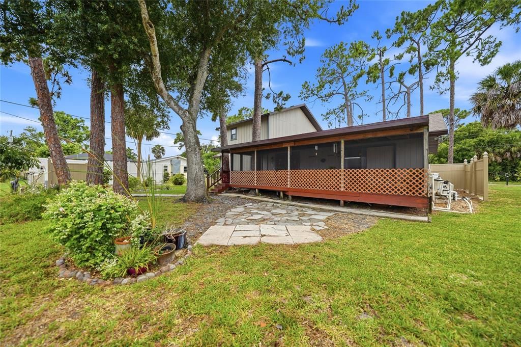 For Sale: $349,900 (2 beds, 2 baths, 1484 Square Feet)