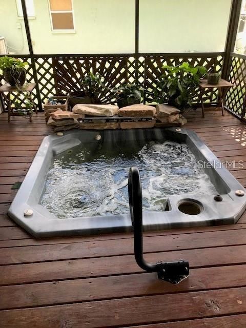 For Sale: $349,900 (2 beds, 2 baths, 1484 Square Feet)