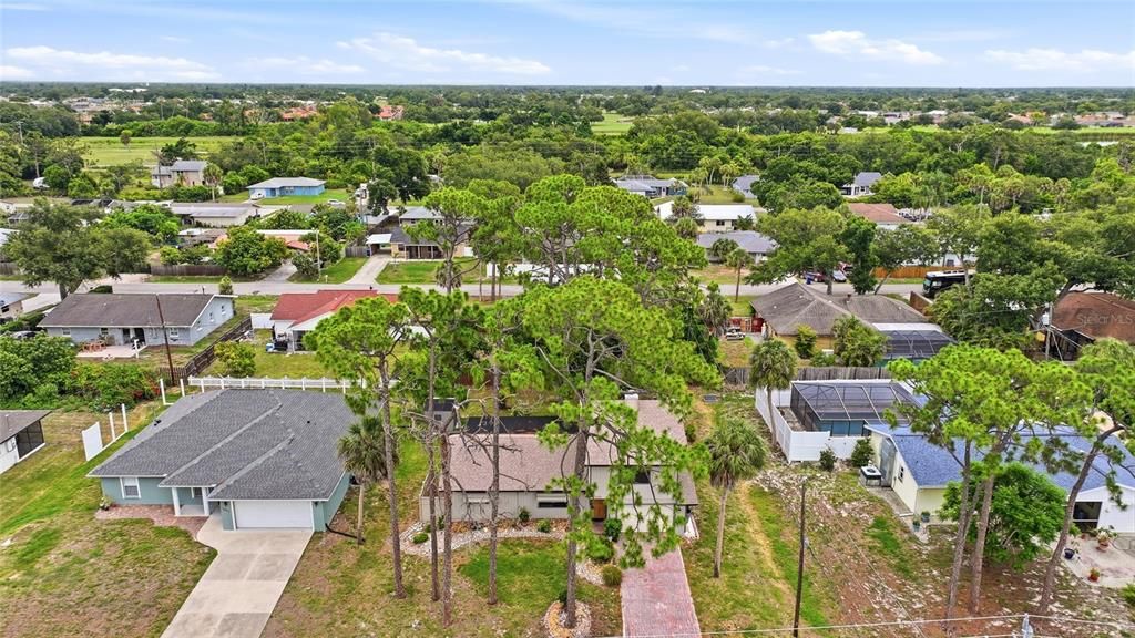 For Sale: $349,900 (2 beds, 2 baths, 1484 Square Feet)