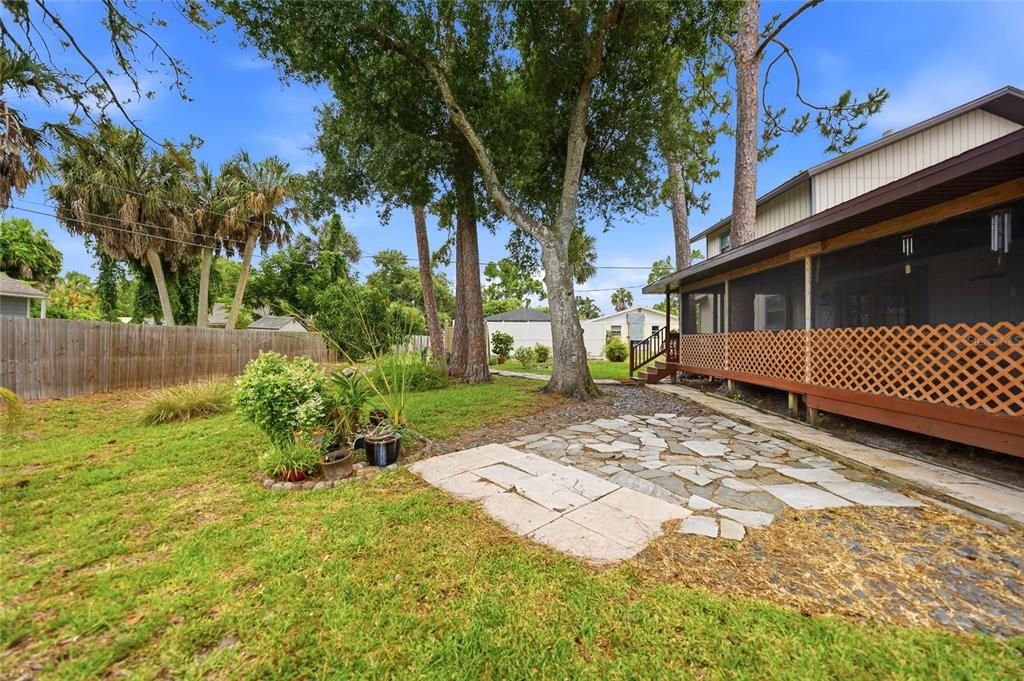 For Sale: $349,900 (2 beds, 2 baths, 1484 Square Feet)
