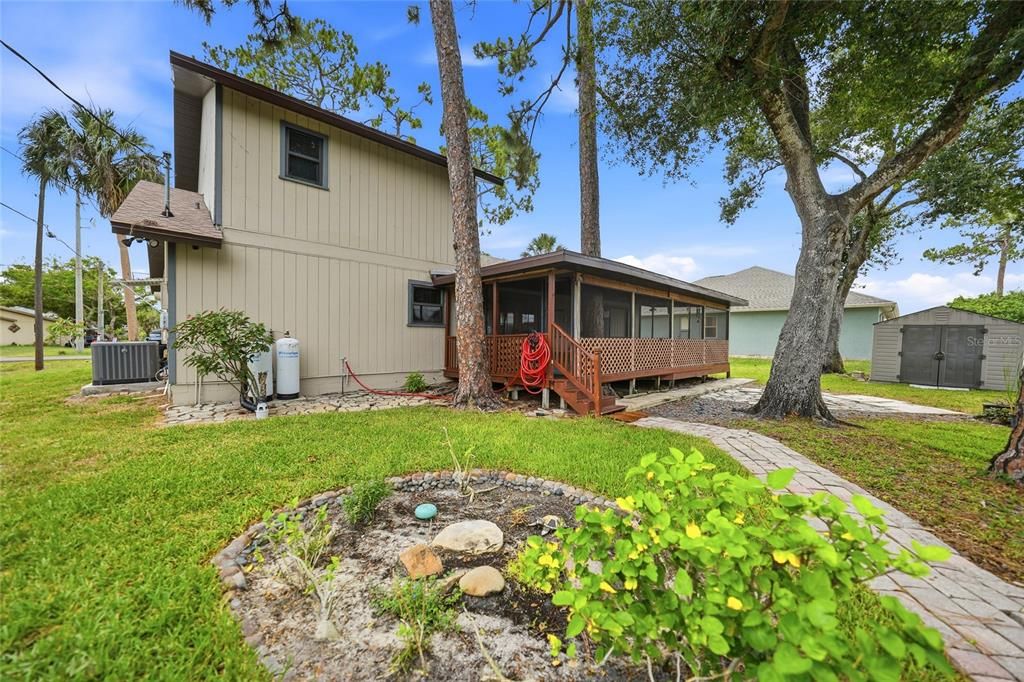 For Sale: $349,900 (2 beds, 2 baths, 1484 Square Feet)