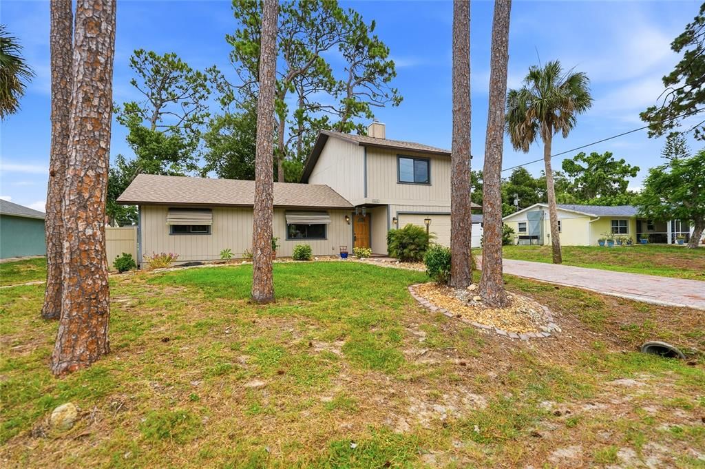 For Sale: $349,900 (2 beds, 2 baths, 1484 Square Feet)